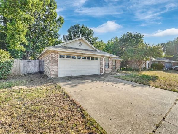 805 Salem Drive, Arlington, TX 76014