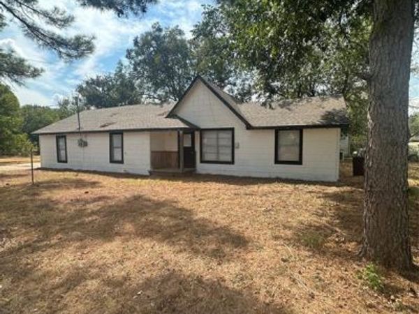 632 W Ayers Avenue , De Leon, TX 76444