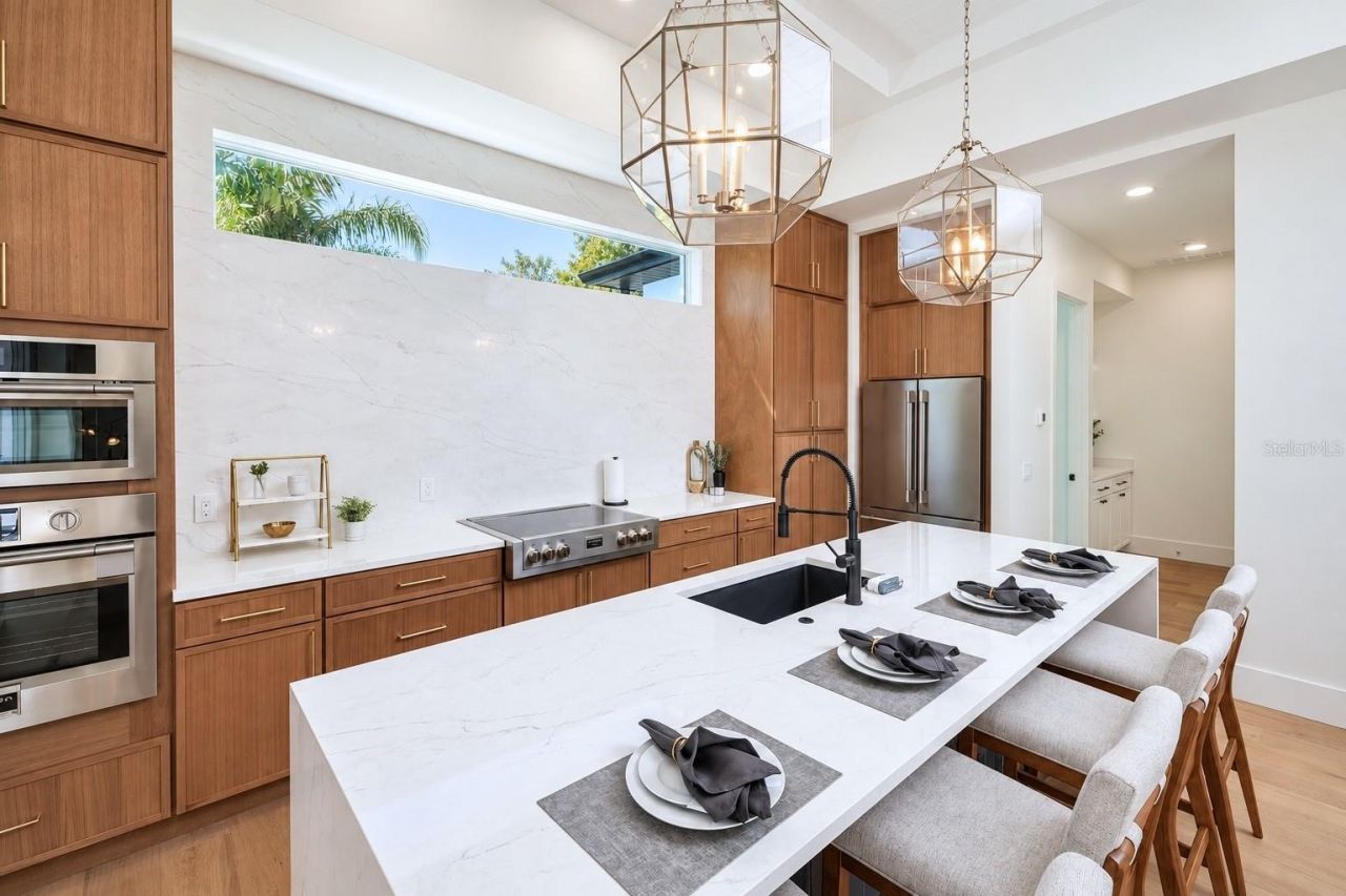 2420 Floyd Street, Sarasota, FL 34239 Photo