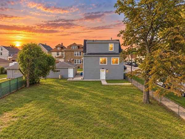7600 W 61st Street, Summit, IL 60501