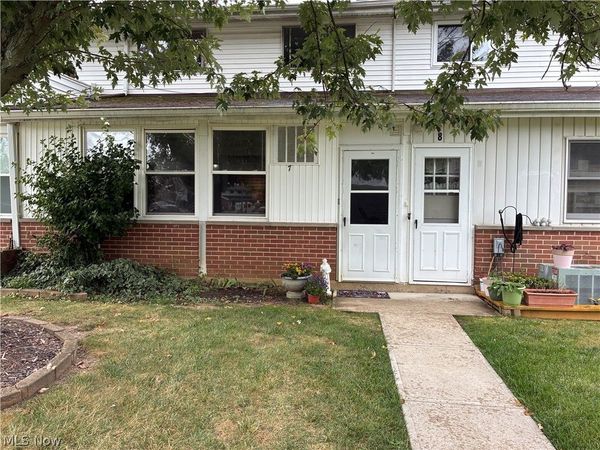 25500 Country Club , Unit 7, North Olmsted, OH 44070