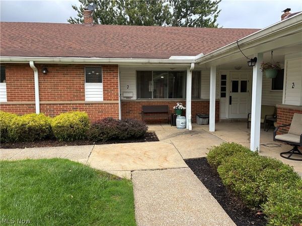 25500 Country Club, Unit 7, North Olmsted, OH 44070