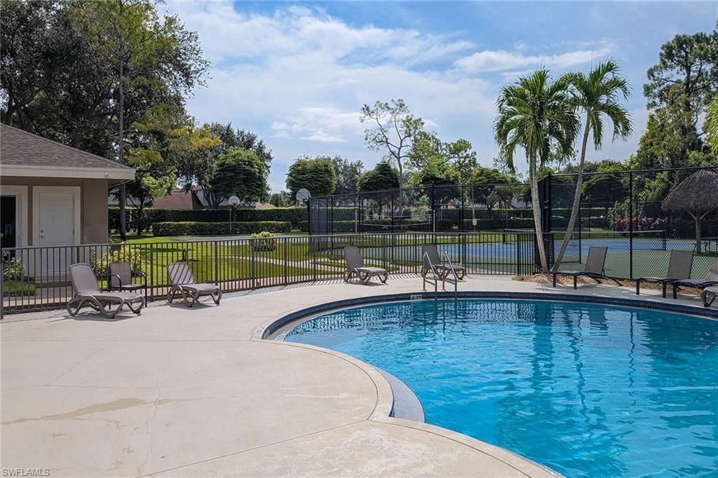 379 Dover Pl , Unit 6-603, Naples, FL 34104 Photo
