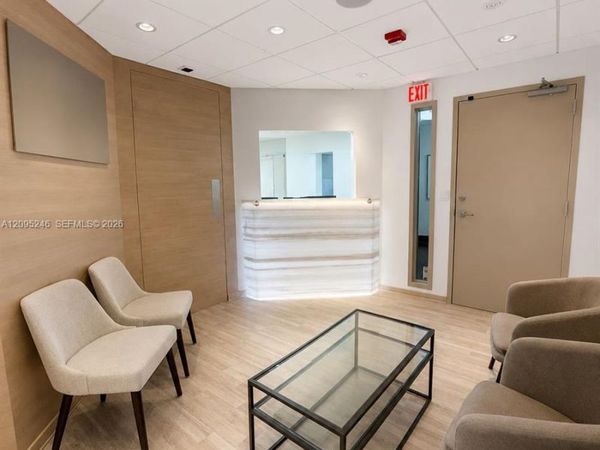 400 W 41st St, Unit 412, Miami Beach, FL 33140