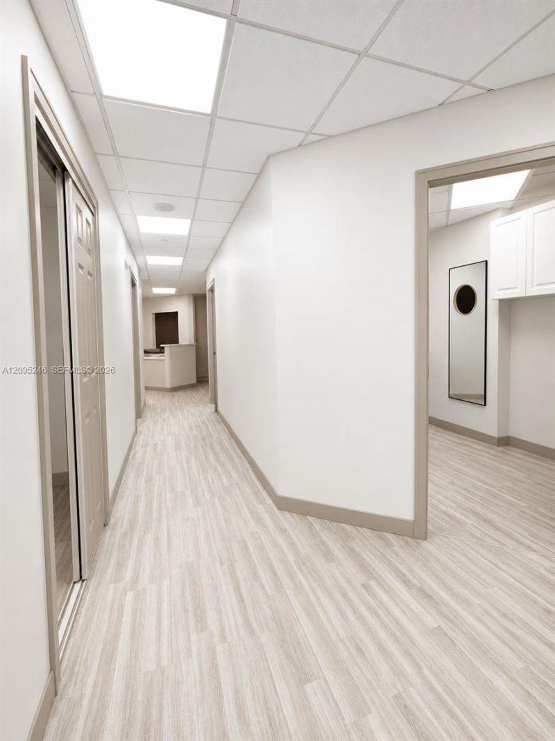 400 W 41st St, Unit 412, Miami Beach, FL 33140 Photo