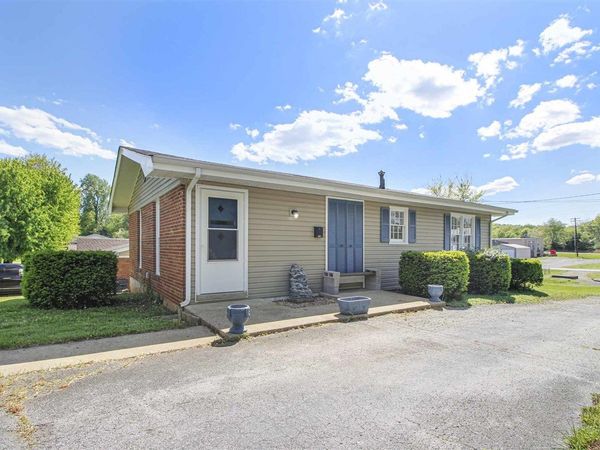 305 Sunrise Avenue , Horse Cave, KY 42749