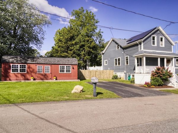 35 Nightingale St, Fall River, MA 02721