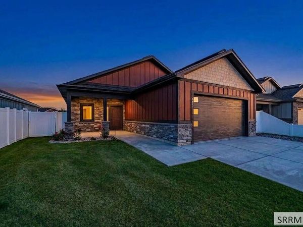 381 S Glade Loop, IDAHO FALLS, ID 83404