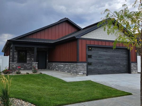 381 S Glade Loop, IDAHO FALLS, ID 83404