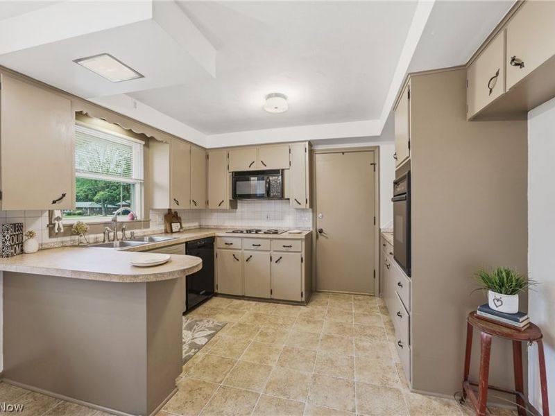 6787 Kirby Avenue NE, Canton, OH 44721 Photo 13