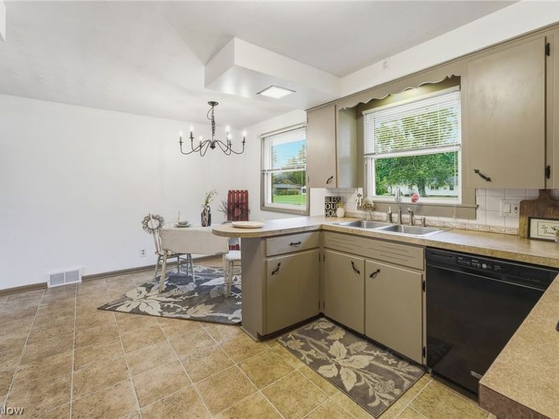 6787 Kirby Avenue NE, Canton, OH 44721 Photo 14