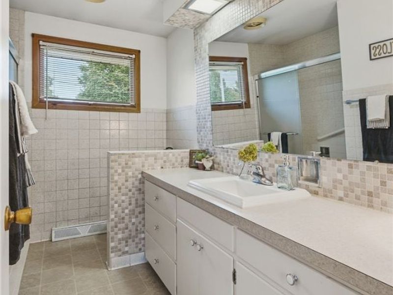 6787 Kirby Avenue NE, Canton, OH 44721 Photo 19