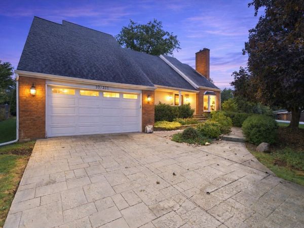10S381 Jamie Lane , Willowbrook, IL 60527