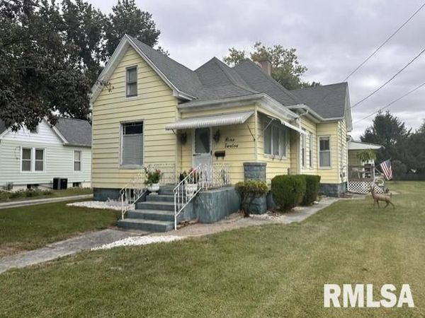 912 N Prairie Street, Jacksonville, IL 62650