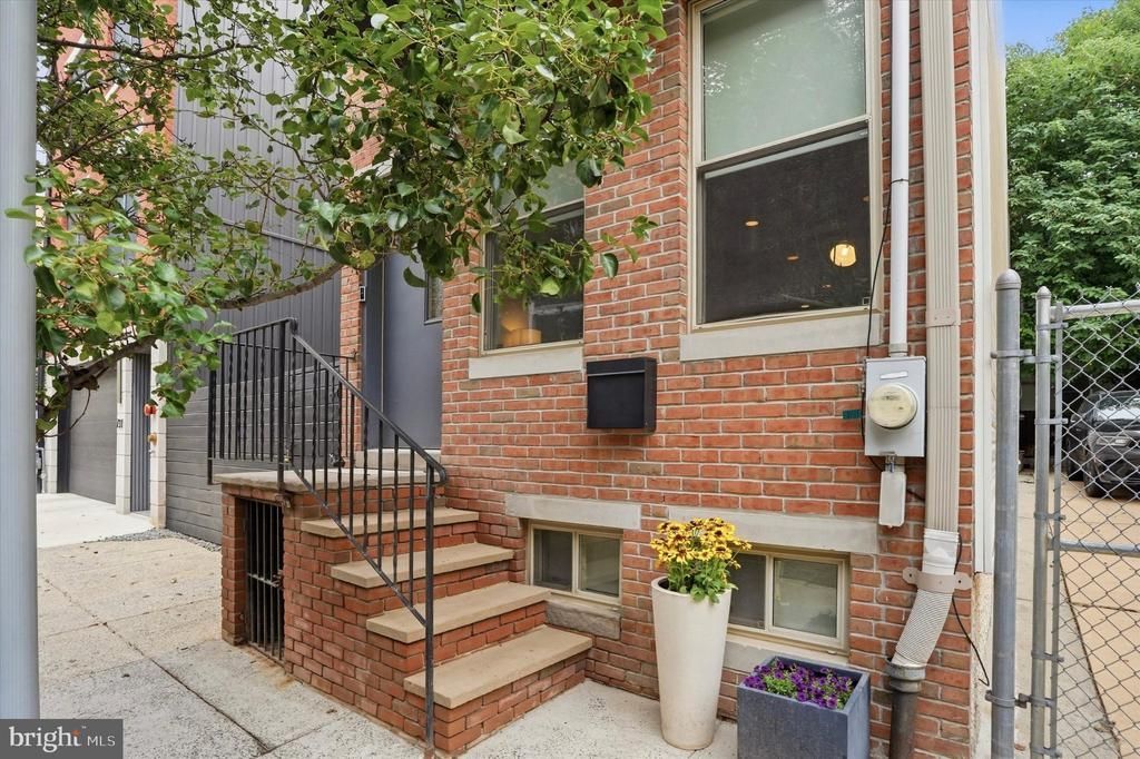 727 N Uber Street, Philadelphia, PA 19130 Main Photo