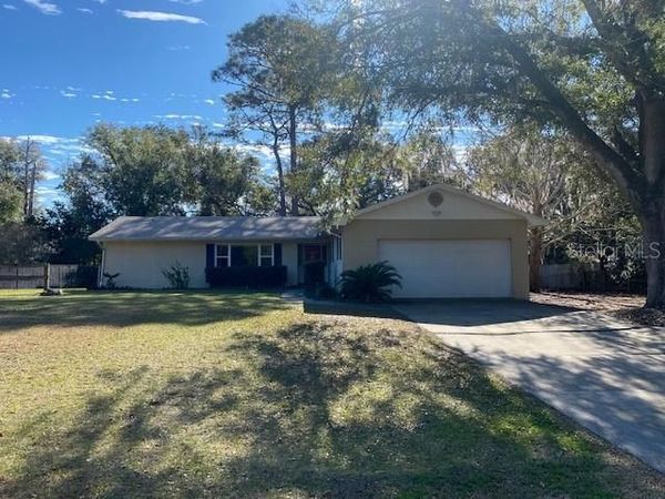 612 LAKE DRIVE , DELAND, FL 32724
