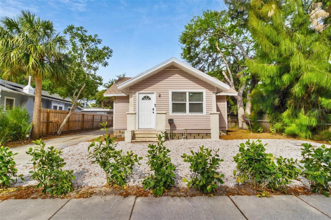 1735 Yale Street S, Saint Petersburg, FL 33712 Main Photo