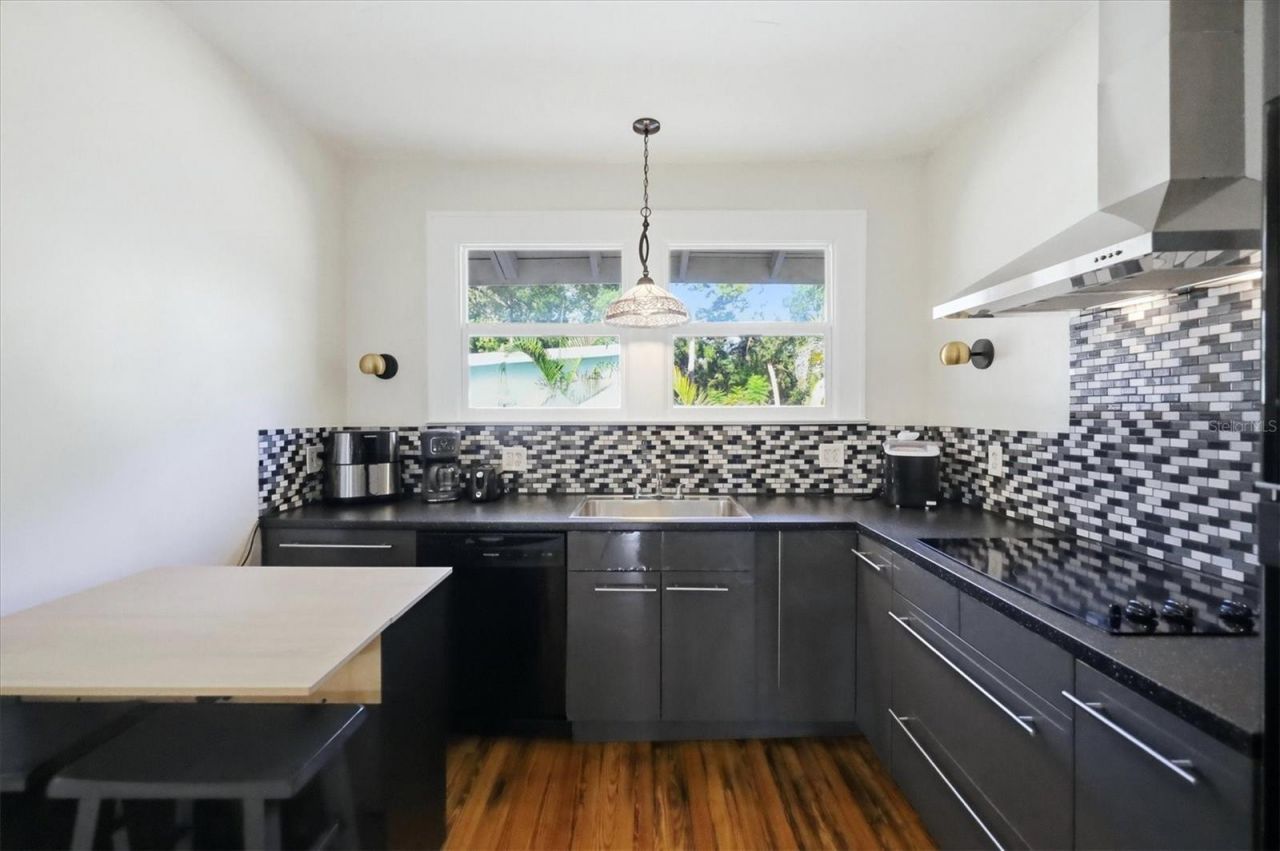 4116 Swift Road, Sarasota, FL 34231 Photo