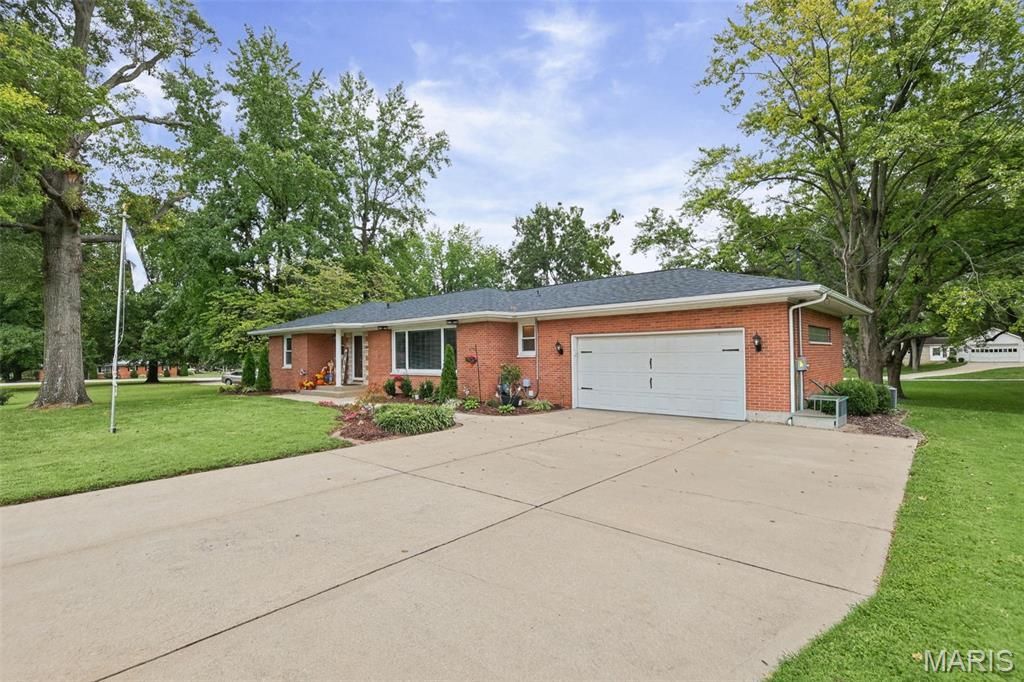 50 Will Vina Drive , Collinsville, IL 62234 Main Photo