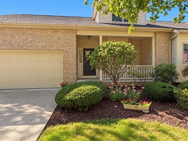 2548 Glenshire Circle , Uniontown, OH 44685 Photo 2