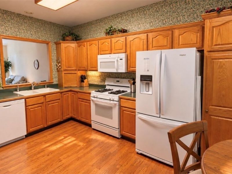2548 Glenshire Circle , Uniontown, OH 44685 Photo 6