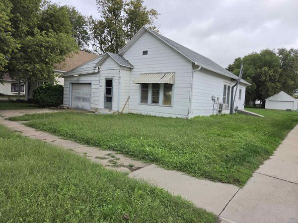 403 E PLEASANT ST, Elk Point, SD 57025