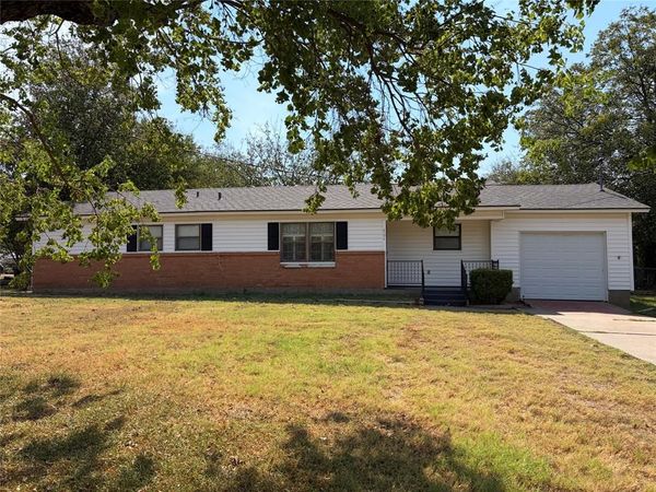 804 E Adams Street, Itasca, TX 76055