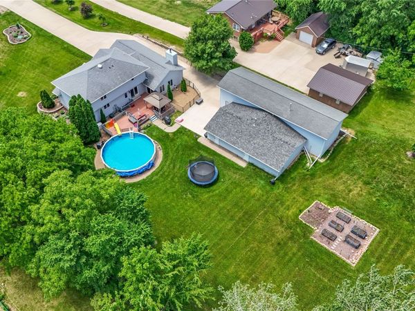 150 W Cemetery Rd , Fairfax, IA 52228