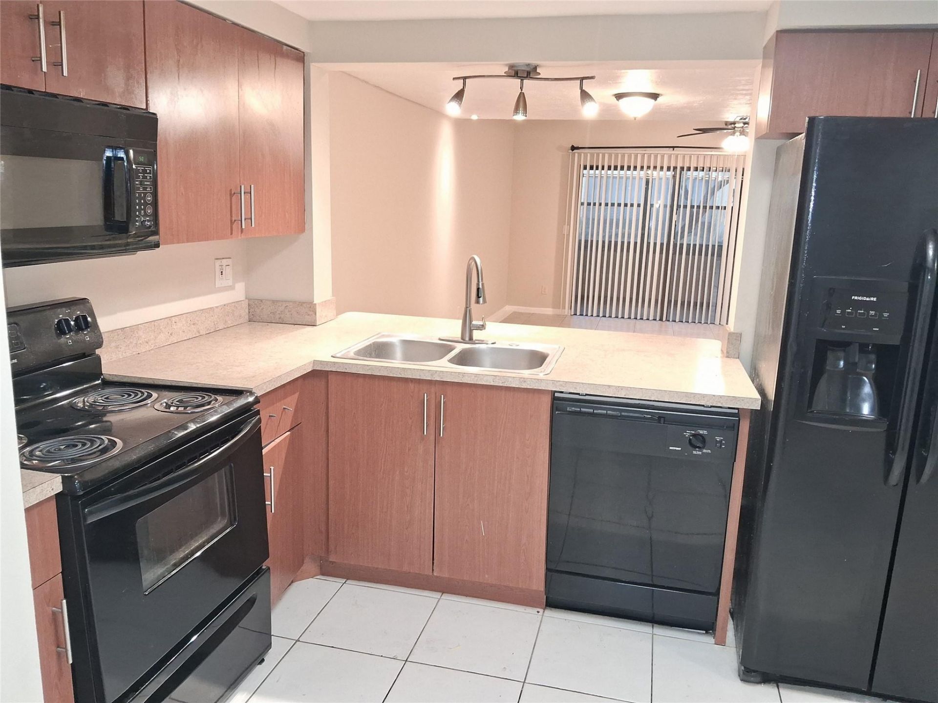 4669 NW 89th Avenue, Sunrise, FL 33351 Photo
