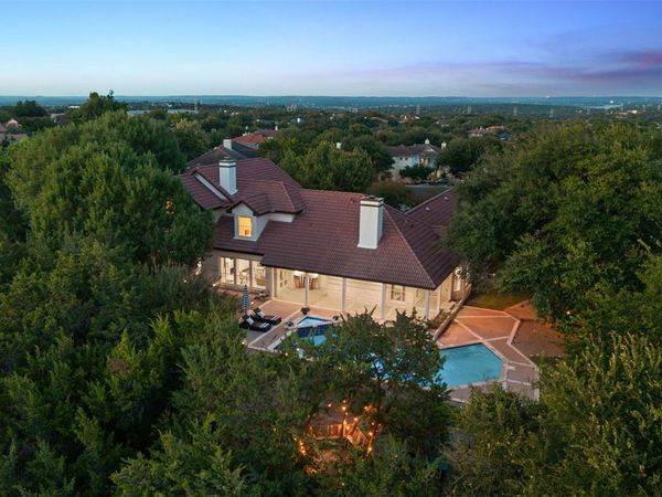6 Candleleaf CT, The Hills, TX 78738