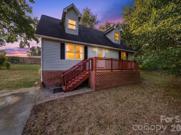 861 8th Street Place SE, Hickory, NC 28602