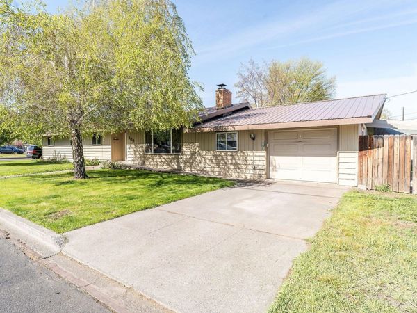 309 NW 9th Street, Redmond, OR 97756