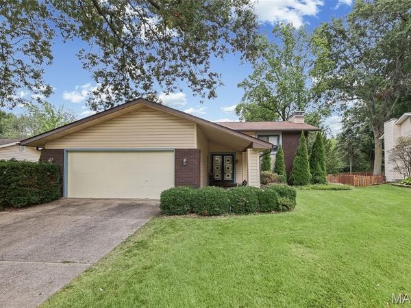 26 S Meadow Lane , Glen Carbon, IL 62034