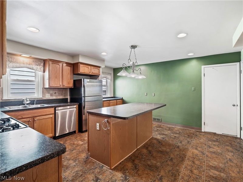 4810 Fairlawn Road, Lyndhurst, OH 44124 Photo 3