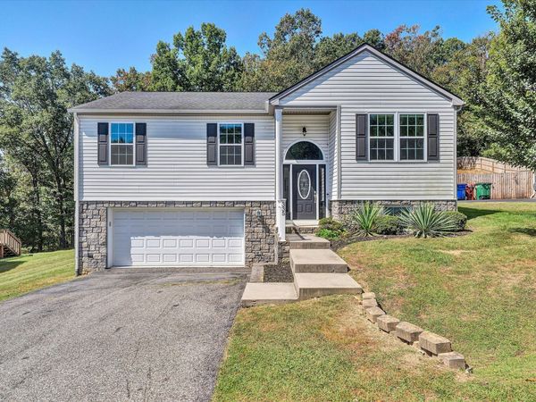 335 Robin Hood DR, Christiansburg, VA 24073