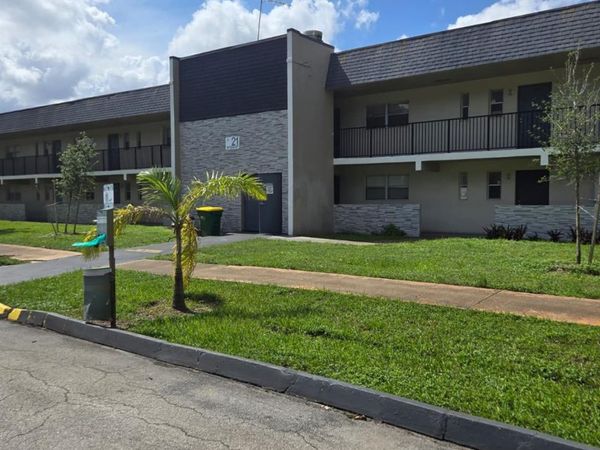 8001 FAIRVIEW Drive, Unit 104, Tamarac, FL 33321