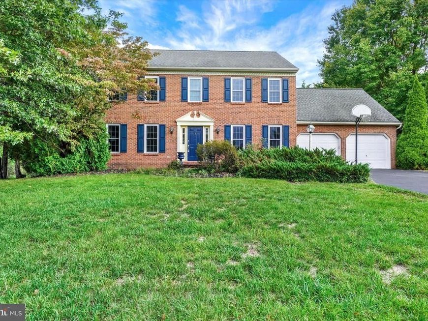 25 Martingale Drive, York, PA 17404 Main Photo