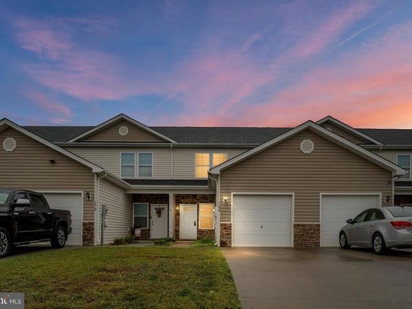 183 CONTINENTAL DRIVE , BUNKER HILL, WV 25413