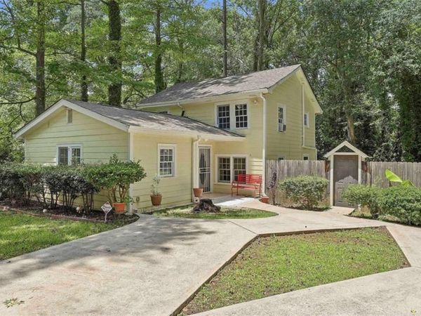 184 Fairview Drive, Fairburn, GA 30213