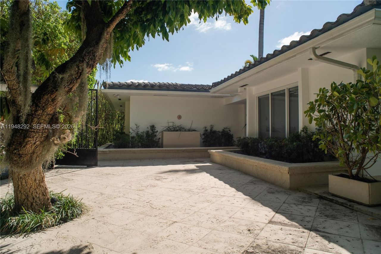 2110 Keystone Blvd , North Miami, FL 33181 Photo