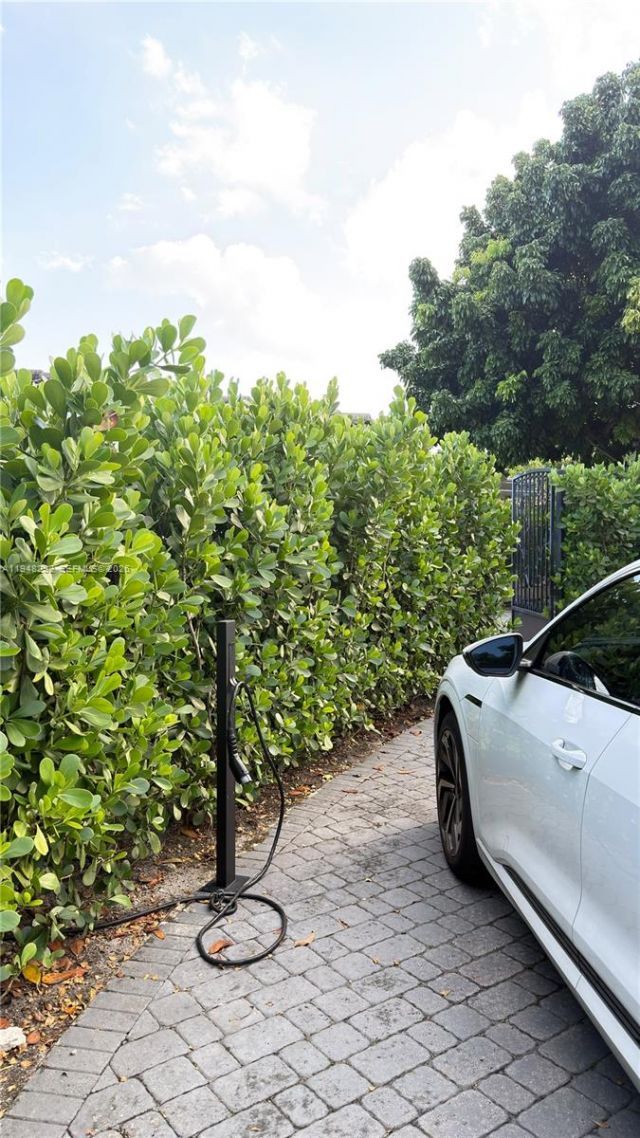 2110 Keystone Blvd , North Miami, FL 33181 Photo