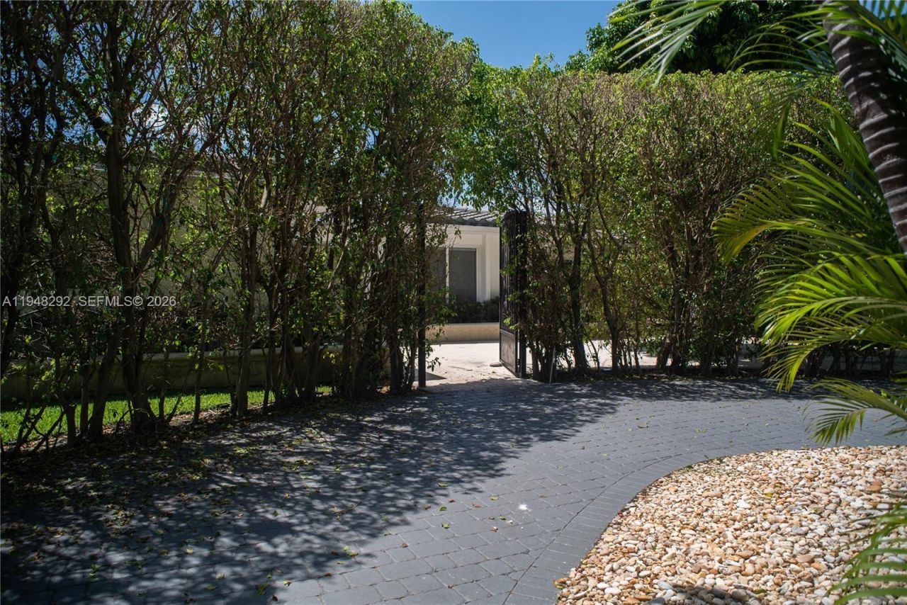 2110 Keystone Blvd , North Miami, FL 33181 Photo