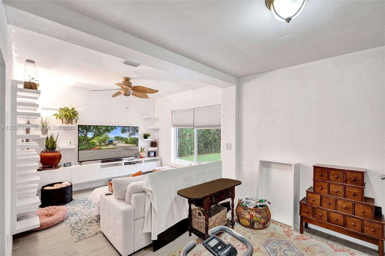 860 NE 127th St , North Miami, FL 33161 Photo