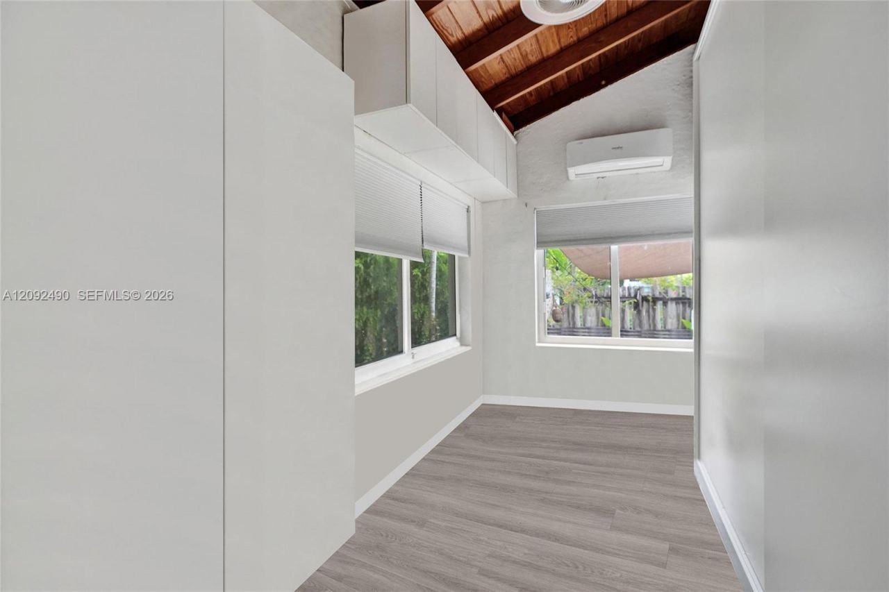 860 NE 127th St , North Miami, FL 33161 Photo
