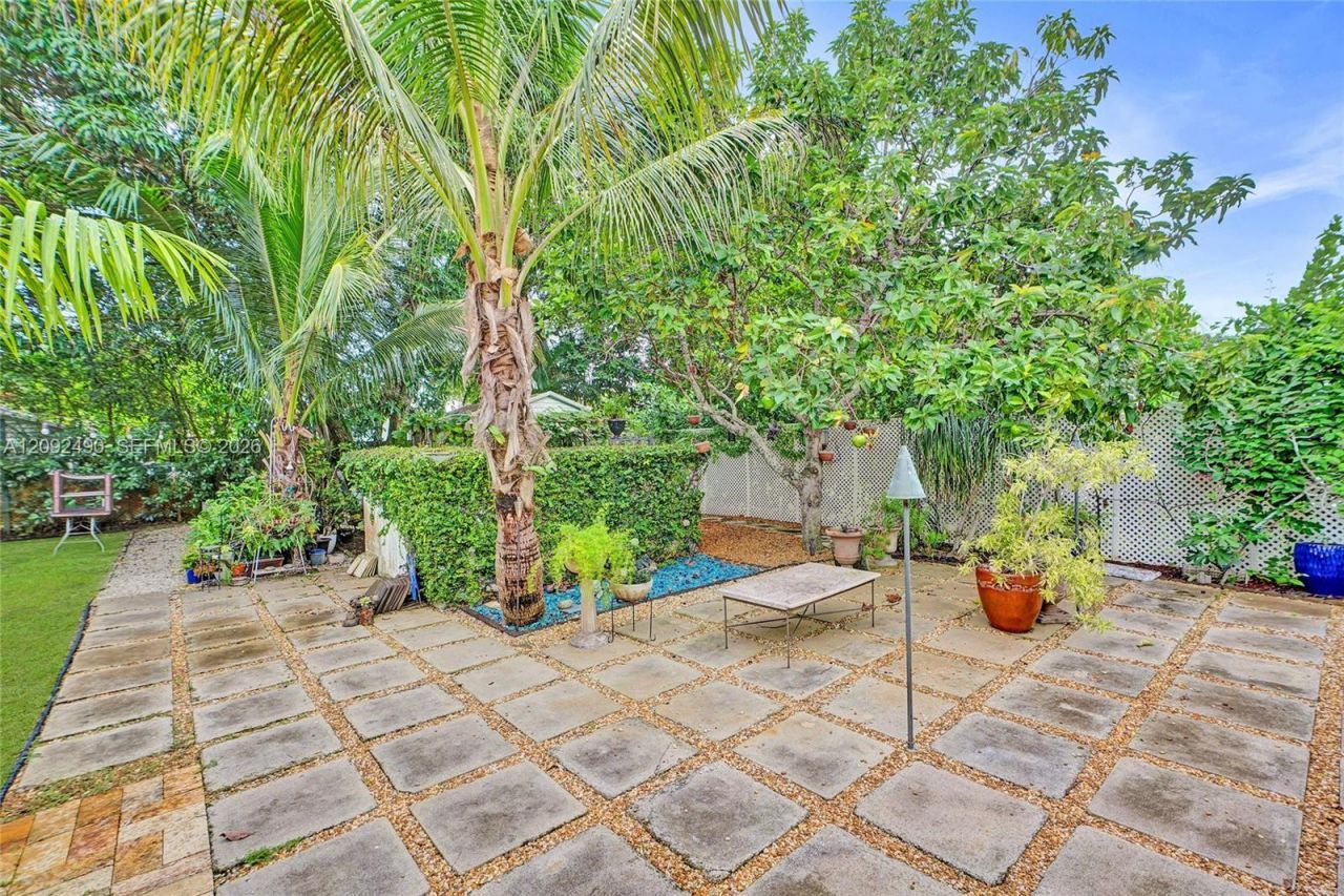 860 NE 127th St , North Miami, FL 33161 Photo