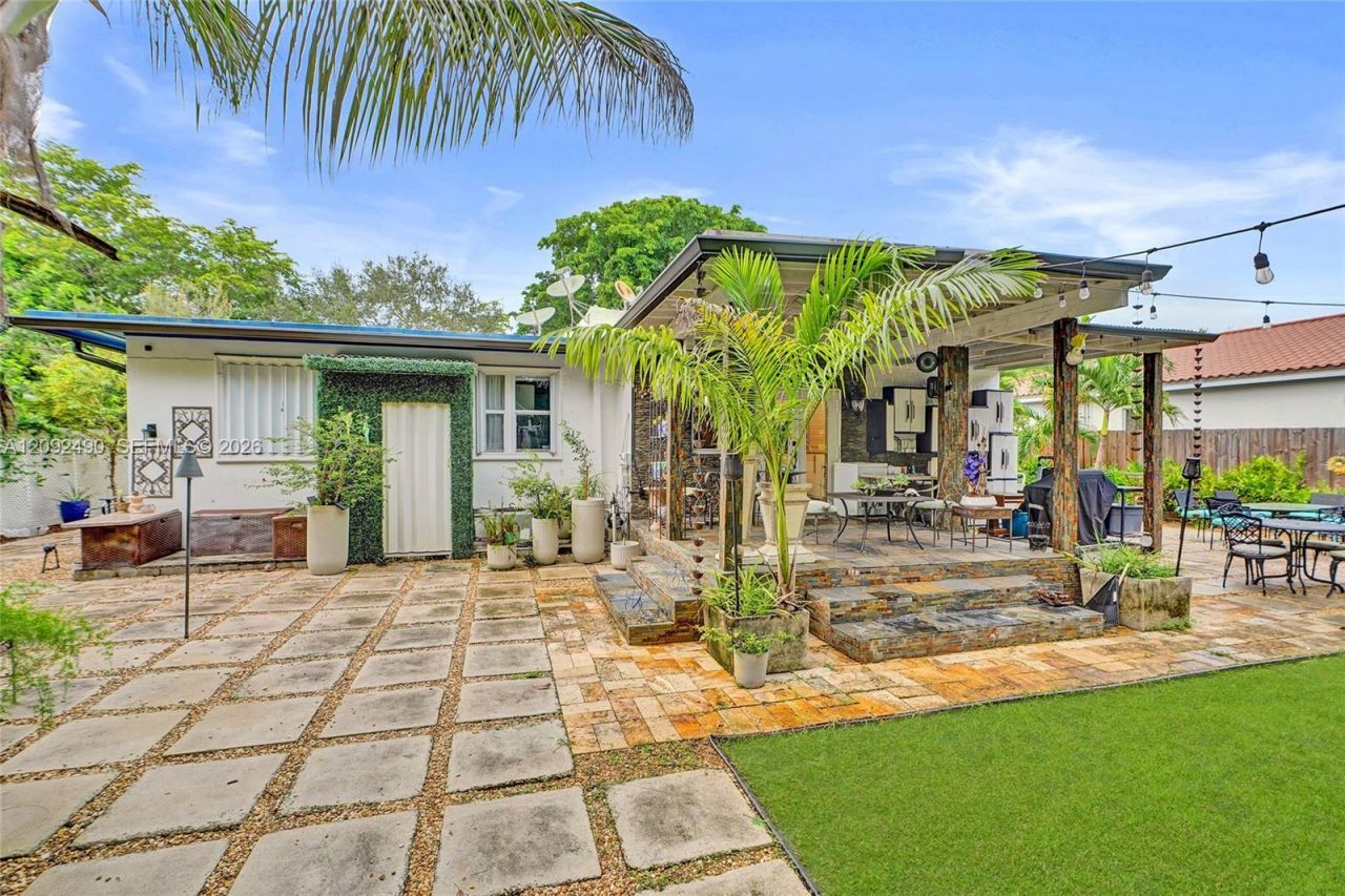 860 NE 127th St , North Miami, FL 33161 Photo