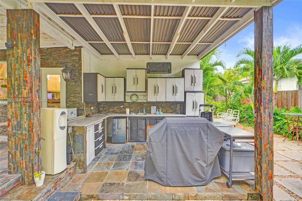 860 NE 127th St , North Miami, FL 33161 Photo