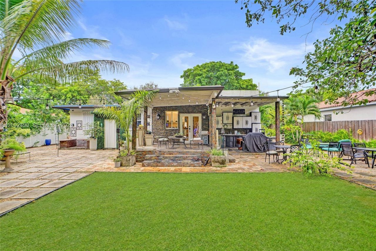 860 NE 127th St , North Miami, FL 33161 Photo
