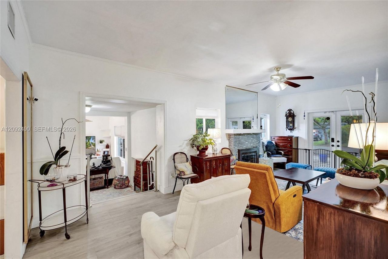 860 NE 127th St , North Miami, FL 33161 Photo
