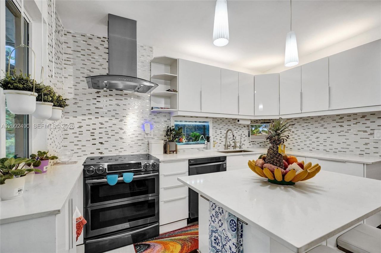 860 NE 127th St , North Miami, FL 33161 Photo